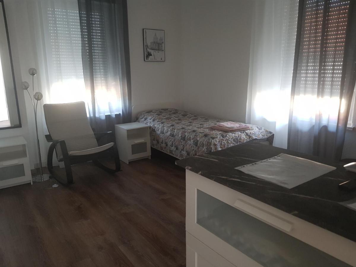 Gaestewohnung Mit Kueche Magdeburg An Der Elbe Exteriör bild